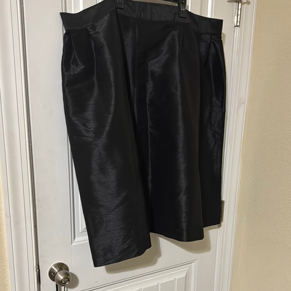 Crown & Ivy Black Holiday Skirt - Picture 1 of 2